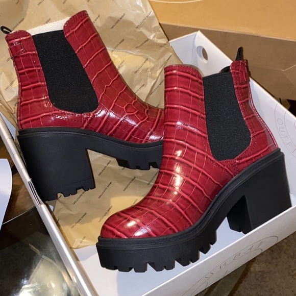 UO Chelsea Timeless Classic Boot - Picture 3 of 4